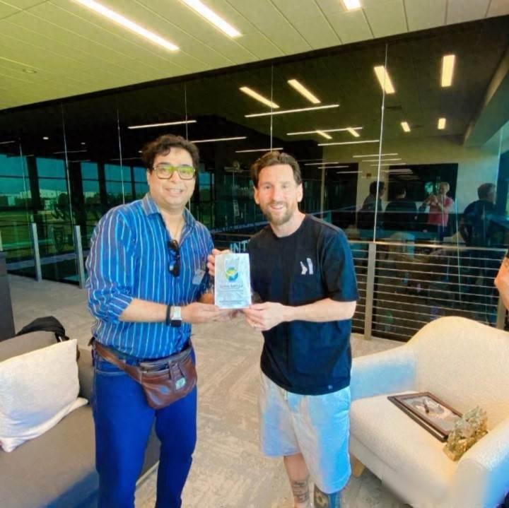 印媒：梅西印度行组织人被捕之前，正要登上搭载有梅西的包机12月14日，阿根廷球