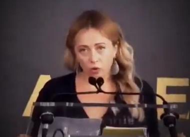 意大利总理梅洛尼真是好样的！她彻底摧毁了特朗普的傲慢。2026年4月22日，