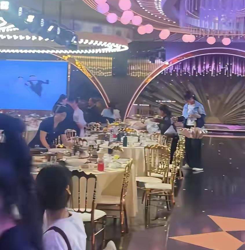 22桌宾客集体“秒退”，婚礼现场发生了什么？一则“婚礼秒变冷场”的视频火了