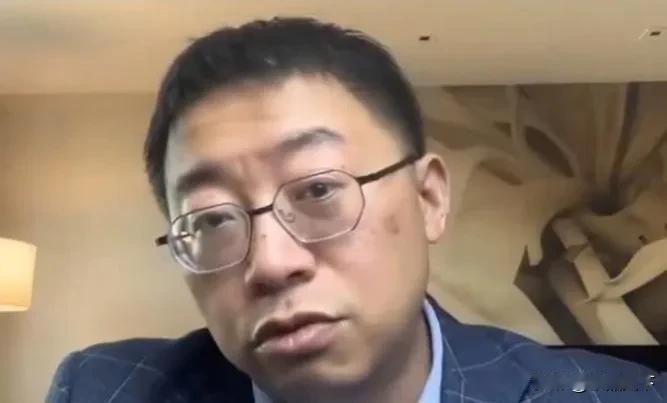 沈逸教授越来越玄幻了，继他对蔡正元无的放矢以后，又把幻想寄托在特没谱身上，他说：