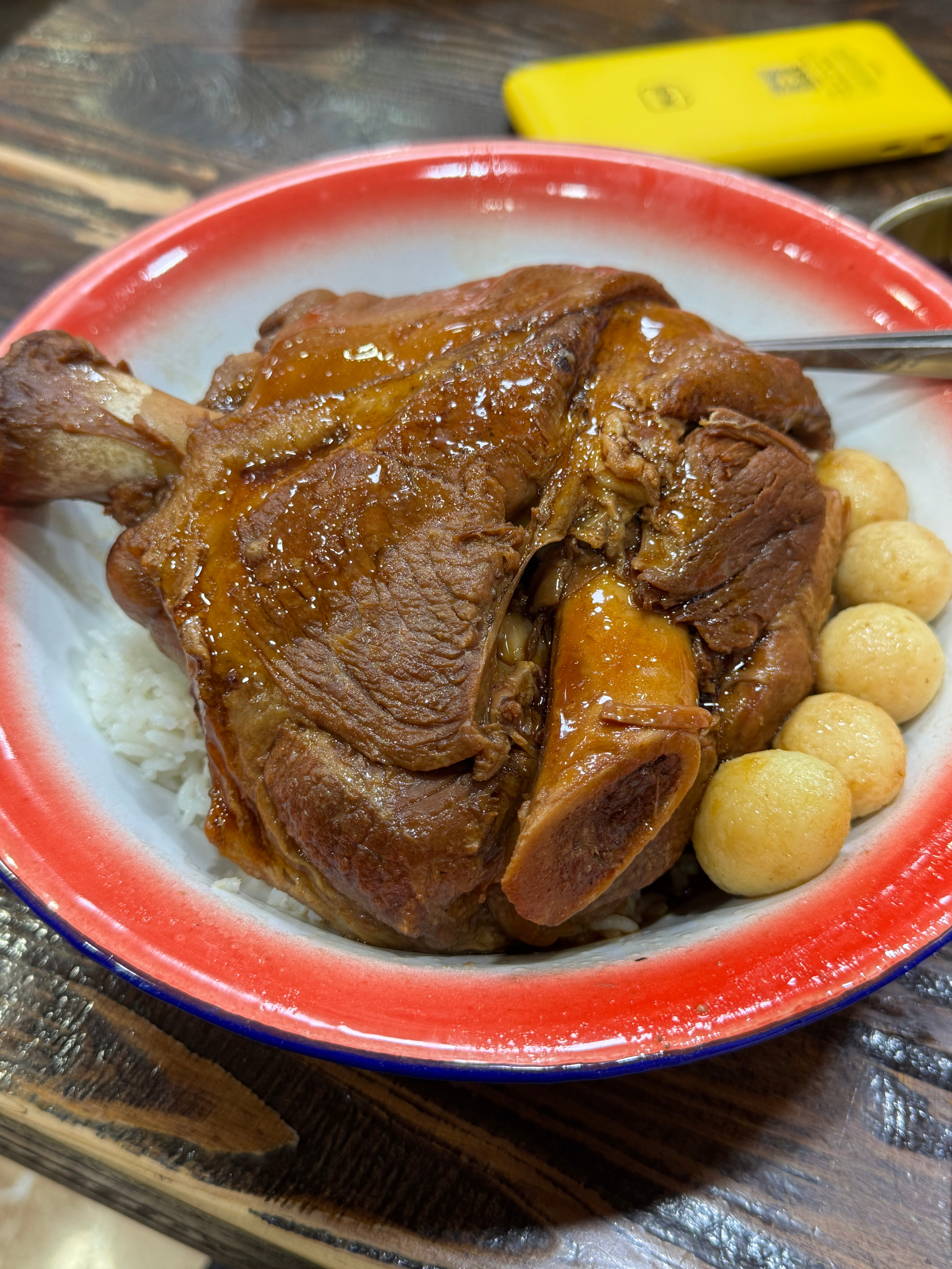 来沈阳第一顿饭，吃个必吃榜的肘子饭～还不错！锅包肉也还行！​​​