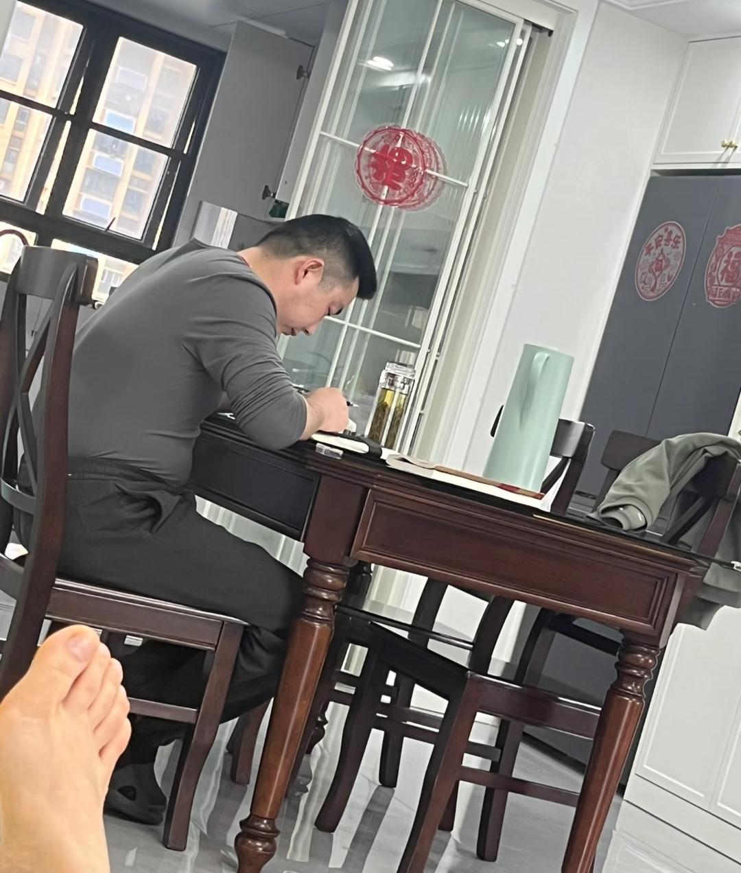 气死我了有跟我一样的吗？结婚马上快10年，从来没跟老公主动张嘴要过钱，因为不