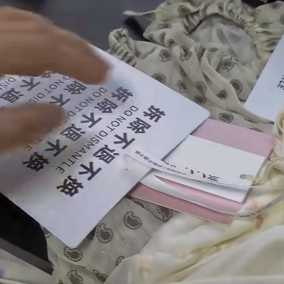 五一买24件衣服全退光店主心态崩了24件衣服？？？五一放假这几天没少换衣服啊女装
