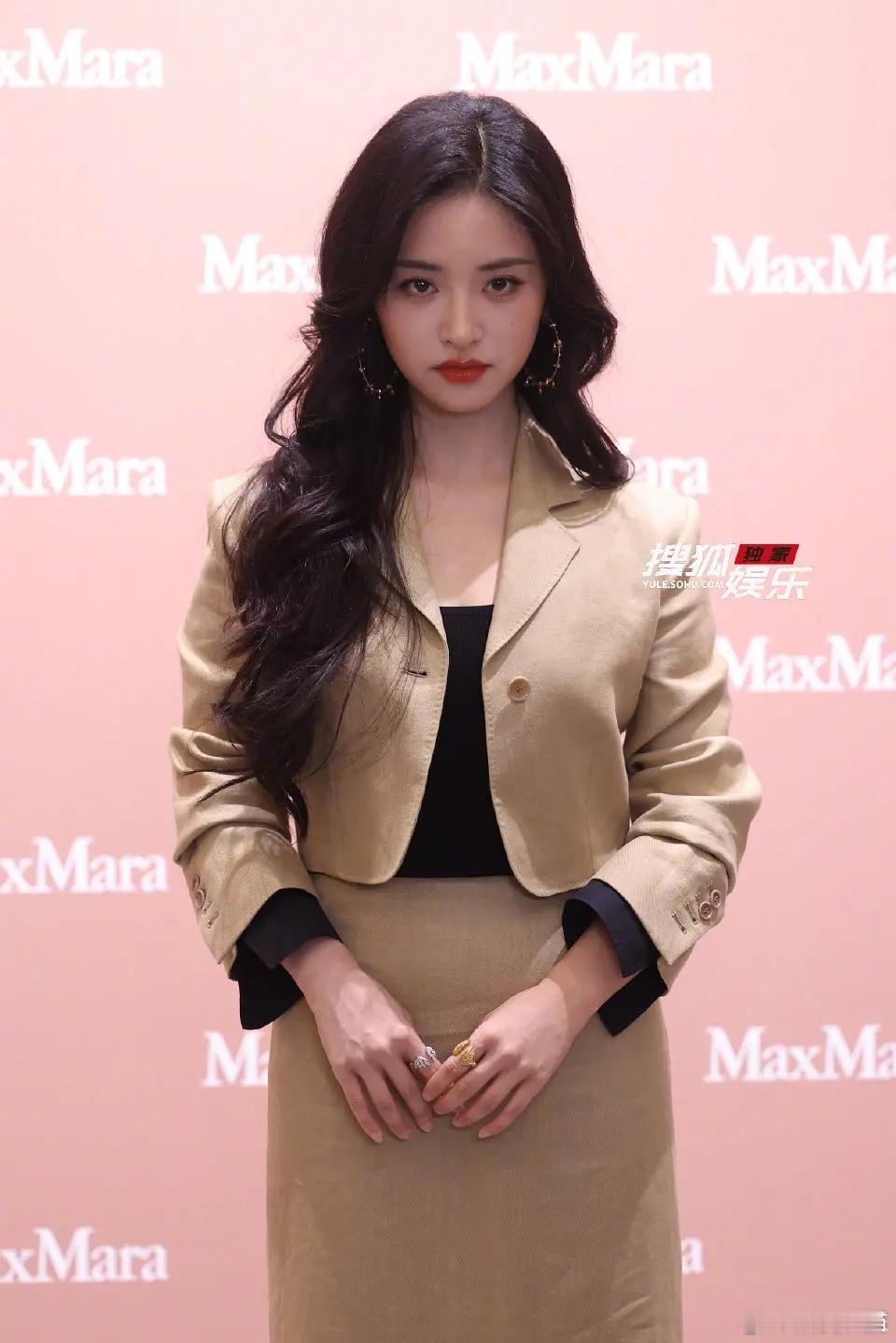 这是沈月，都看不出来了变得