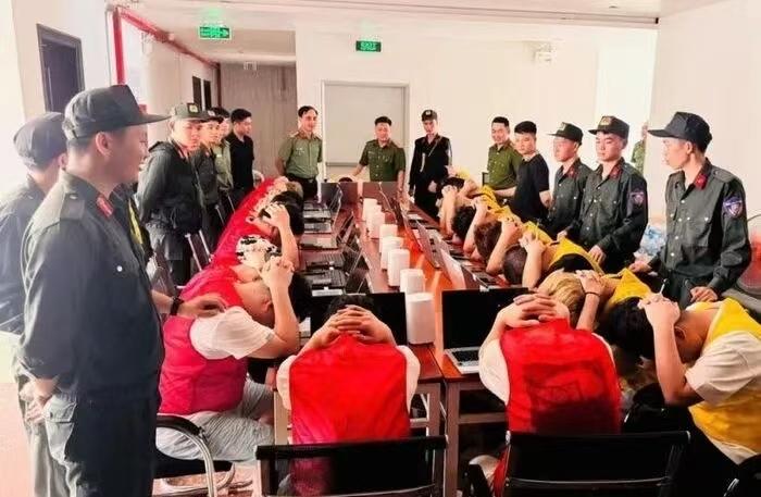 专坑自己国人！19名中方籍诈骗犯在越南被一锅端。越南老街省公安厅在专项行动中