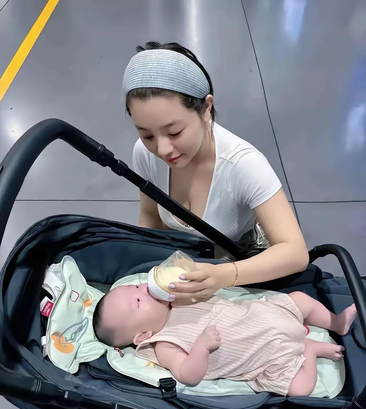 现在的孩子真是泡在蜜罐里长大的，奶粉罐上印满外文标签，超市货架陈列着各国牧场的馈