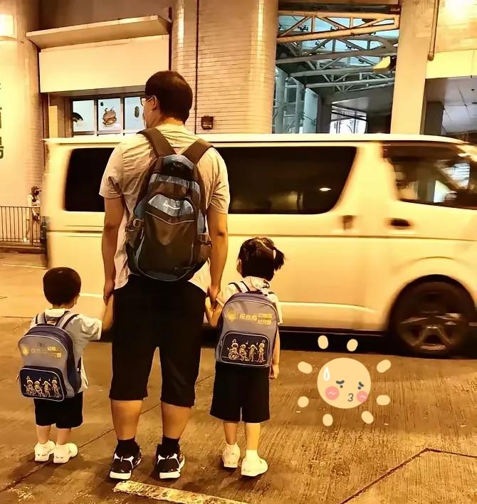 神舟二十三号升空了，黎家盈在舱门口挥手，笑得很稳。同一分钟，北京航天城家属区长椅