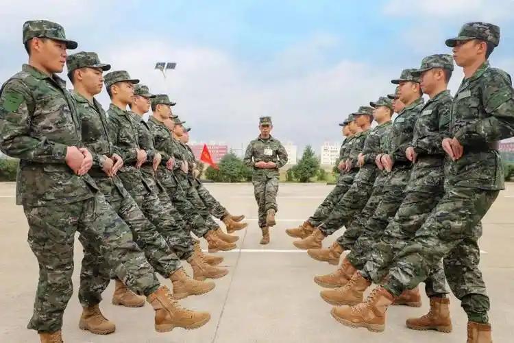 曾经，我在连队担任指导员。新兵下连后，连队迎来了36名新兵。这些新兵工作积极踊跃