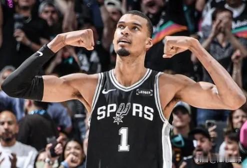 贝弗利所言极是啊前NBA球员贝弗利近日在个人播客节目中谈到了文班亚马，他说：