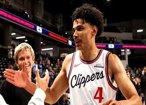 结果一出，评论区简直炸锅了！说的就是那位新秀小伙子——他可能是快船队史上最幸运的