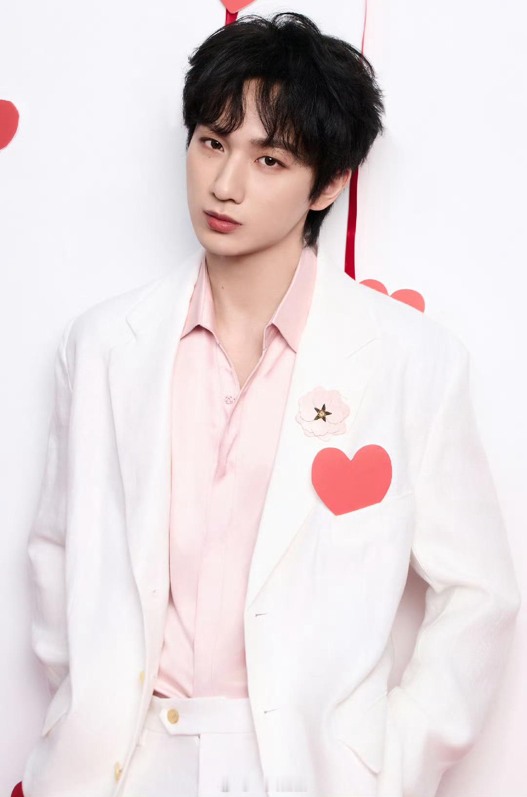 救命🆘，李宏毅的西装造型yyds，每套都精准戳中我