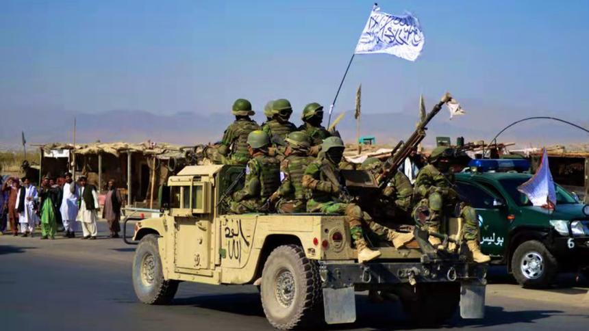 为什么美军在阿富汗打了10年一直没能打赢塔利班，而巴基斯坦却用了几天时间就把塔利