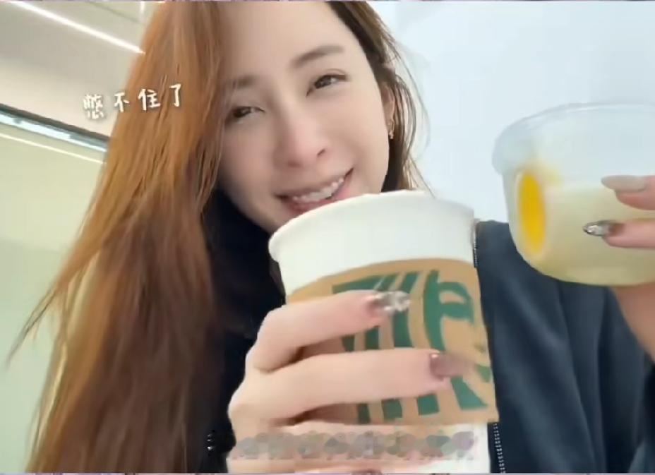 我的天哪!现在女明星真不把观众当外人!欧阳妮妮和陈妍希聊天谈喝自己的母乳。陈妍希说自己只尝过一滴。而
