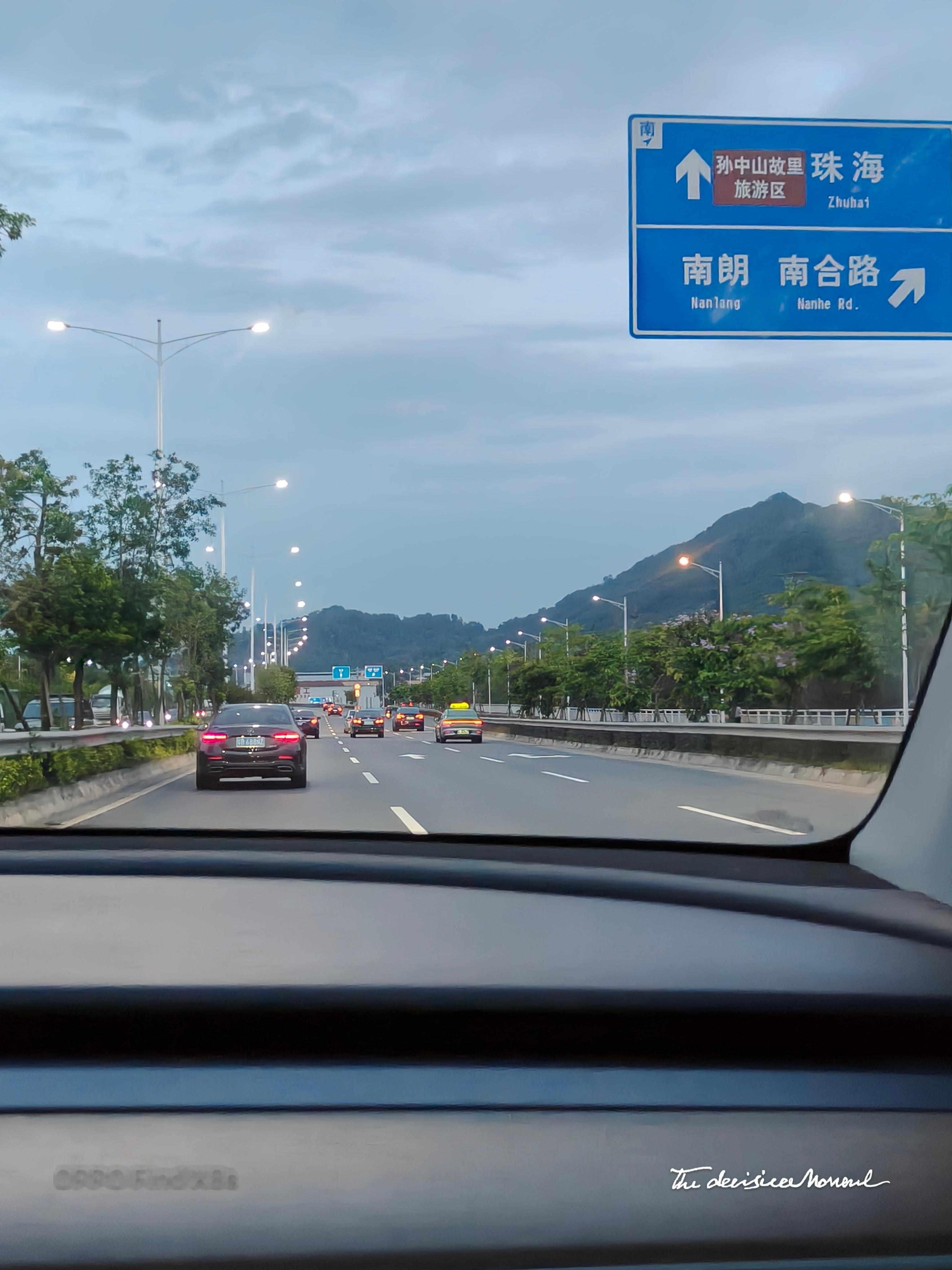 到家天都要黑了开辅助驾驶不扶方向盘的司机被我怼了一顿👋​​​