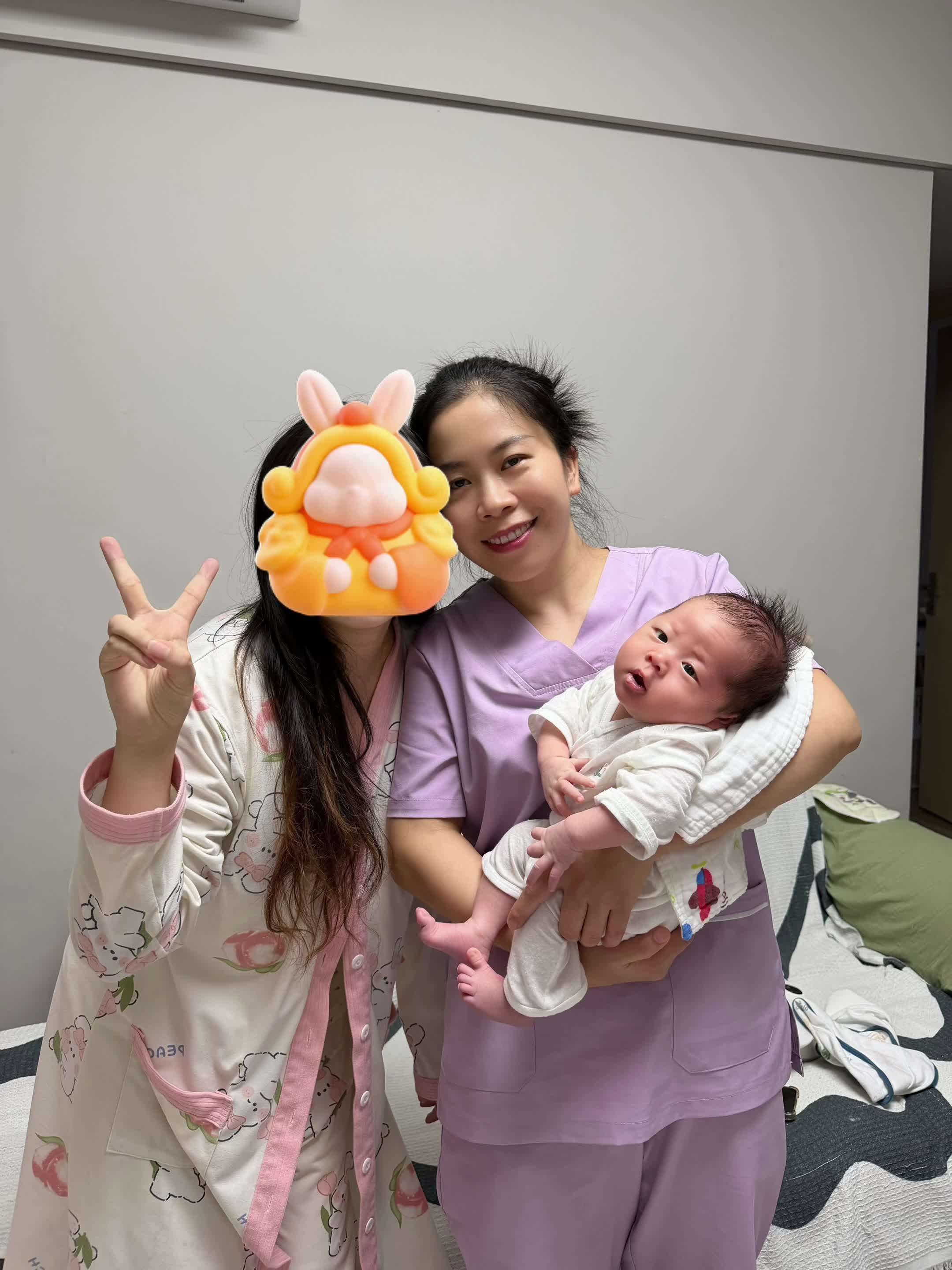 月嫂下户已经偷偷哭过好几次了 很幸运在产后最难的26天遇到你。 剖腹产...