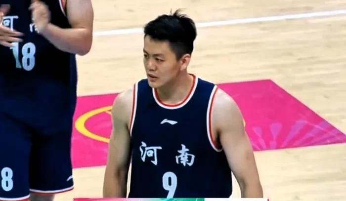 有一说一，姜宇星能加盟辽宁，真得感谢他的河南新乡老乡周琦，两年前，正是篮协在广东