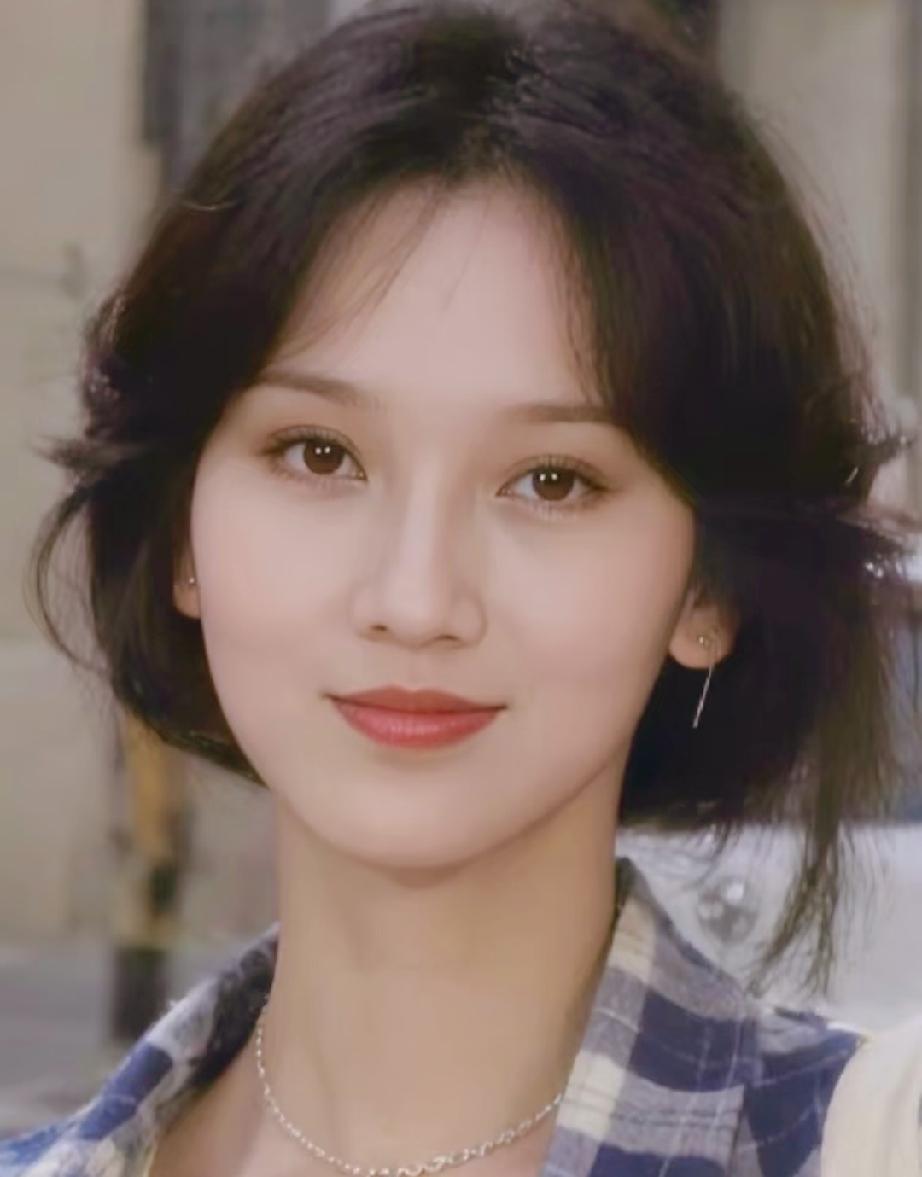 ：）真正的大美女，从来不缺异性围绕，也很难缺钱。美如水，本身自带财，美即是财，