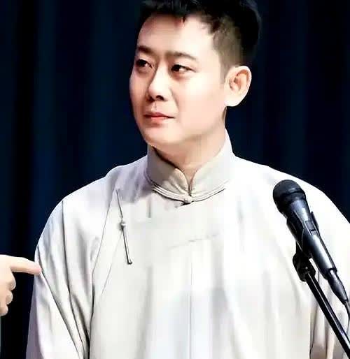德云社徒弟过筱桥因演出机会少、收入低，跳槽到西安新曲社拿高薪当核心策划。