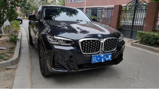 江苏镇江，男子花44.8万提了辆宝马X4，然而，他才开了1年多，仅行驶2万公里，