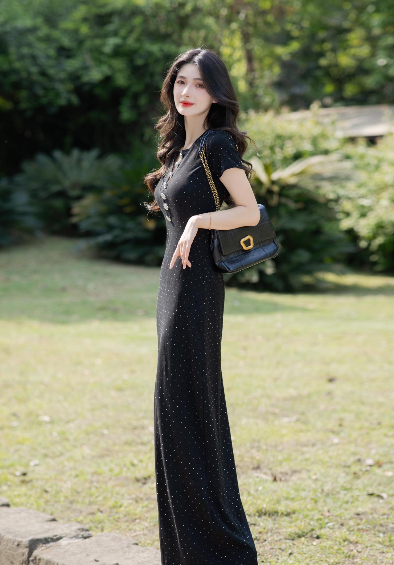 想念穿小黑裙的夏天～小黑裙真的好显瘦呀好看的裙子显瘦裙子