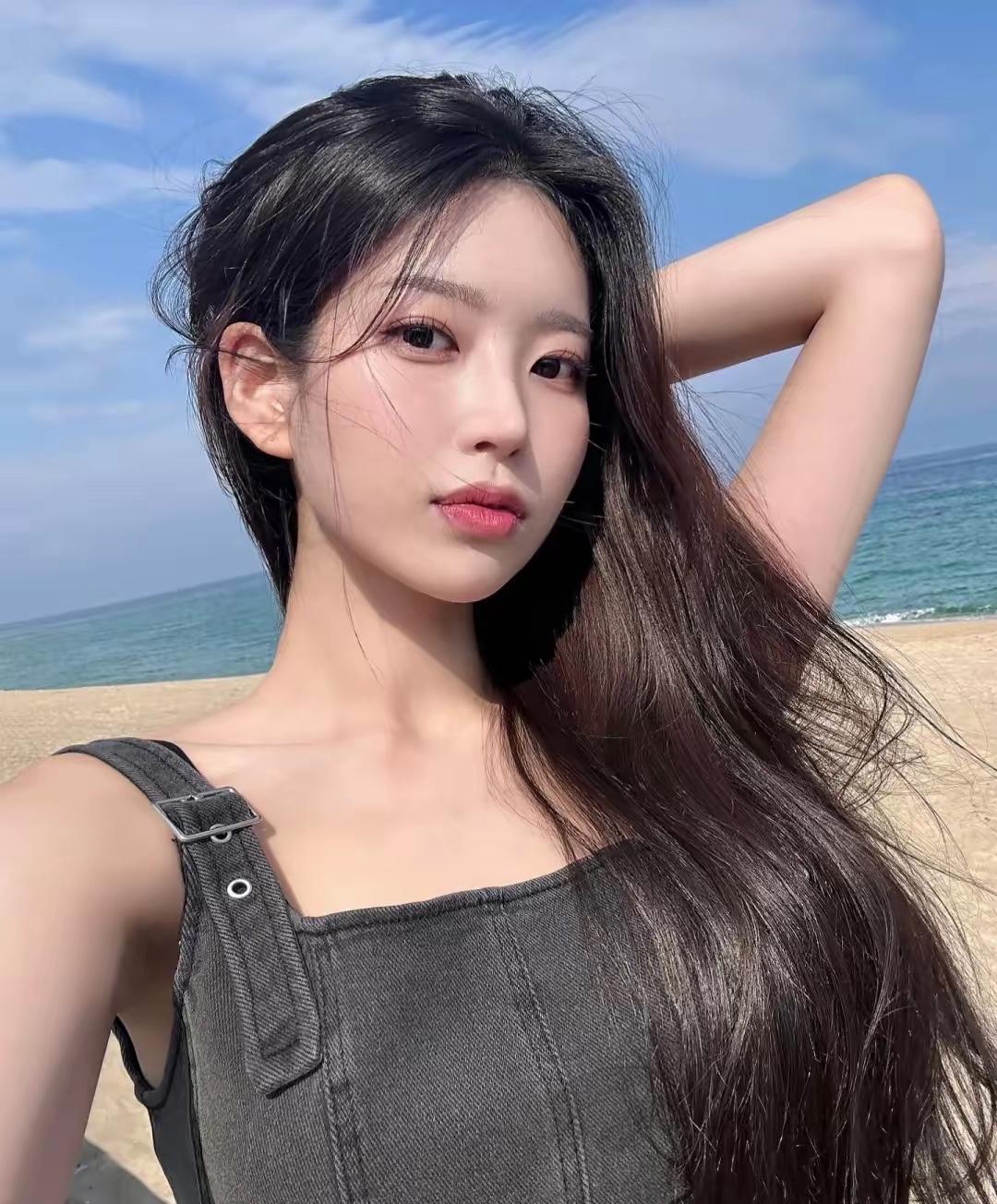美女的美丽瞬间分享漂亮的女孩，身材比例好，性格温柔内向害羞
