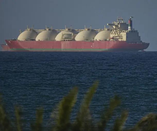 美国财政部宣布延长俄罗斯石油销售许可证。据俄新社报道，美国财政部宣布恢复俄罗