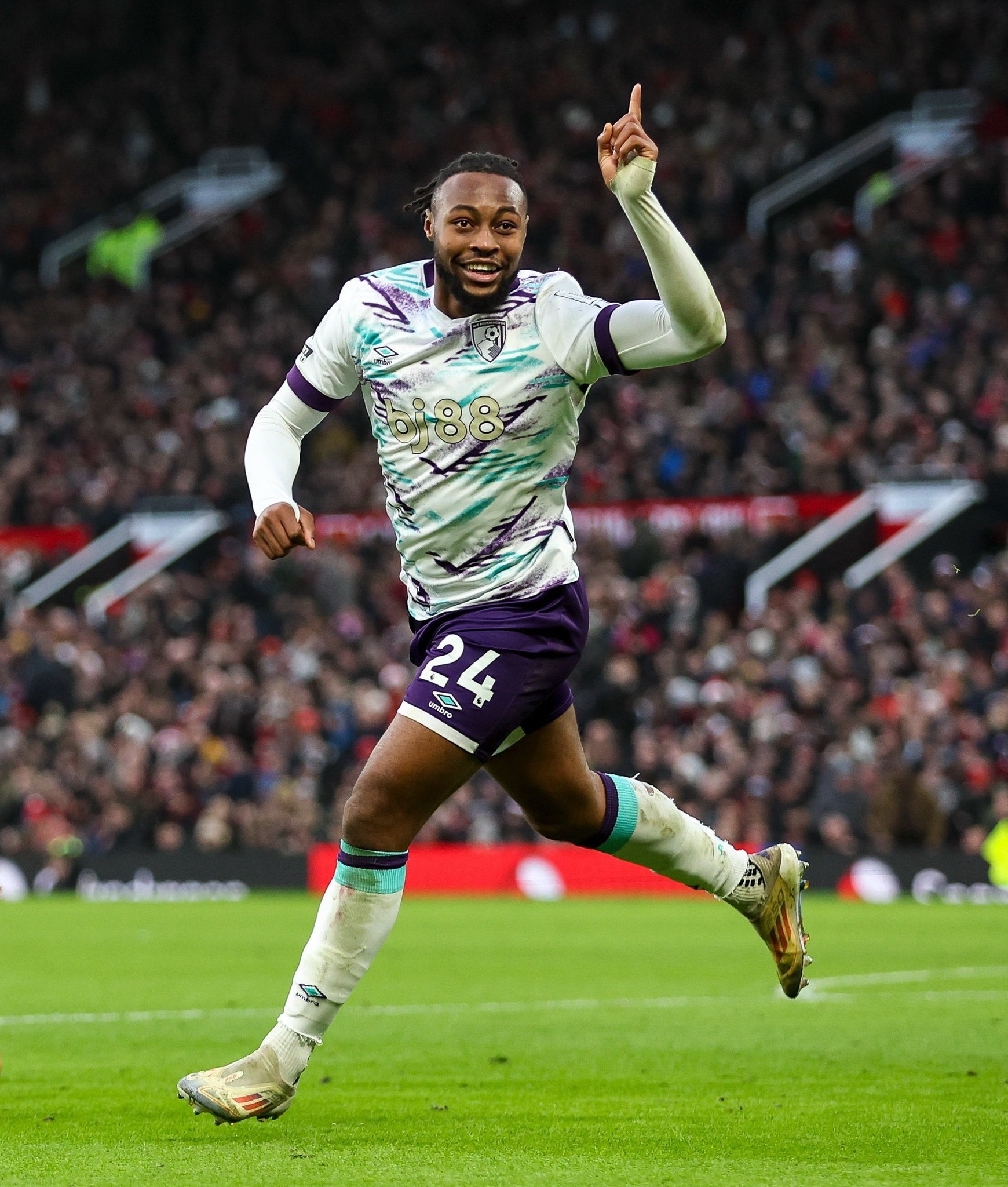 LaurieWhitwell谈塞门约加盟曼联的可能性：“我认为是工资问题，曼联