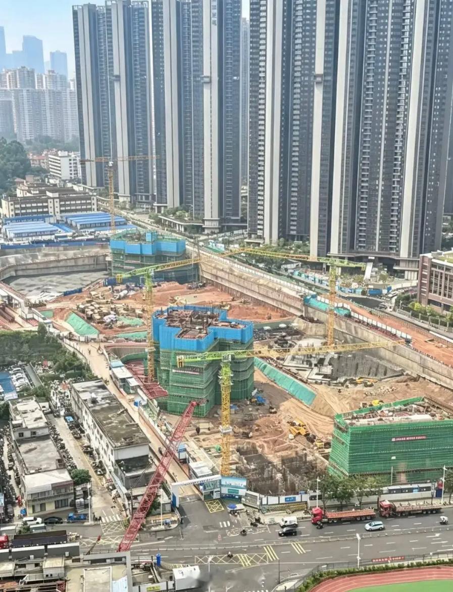 很多人在等着买的深中龙华学区房，应该要5万一平？深圳