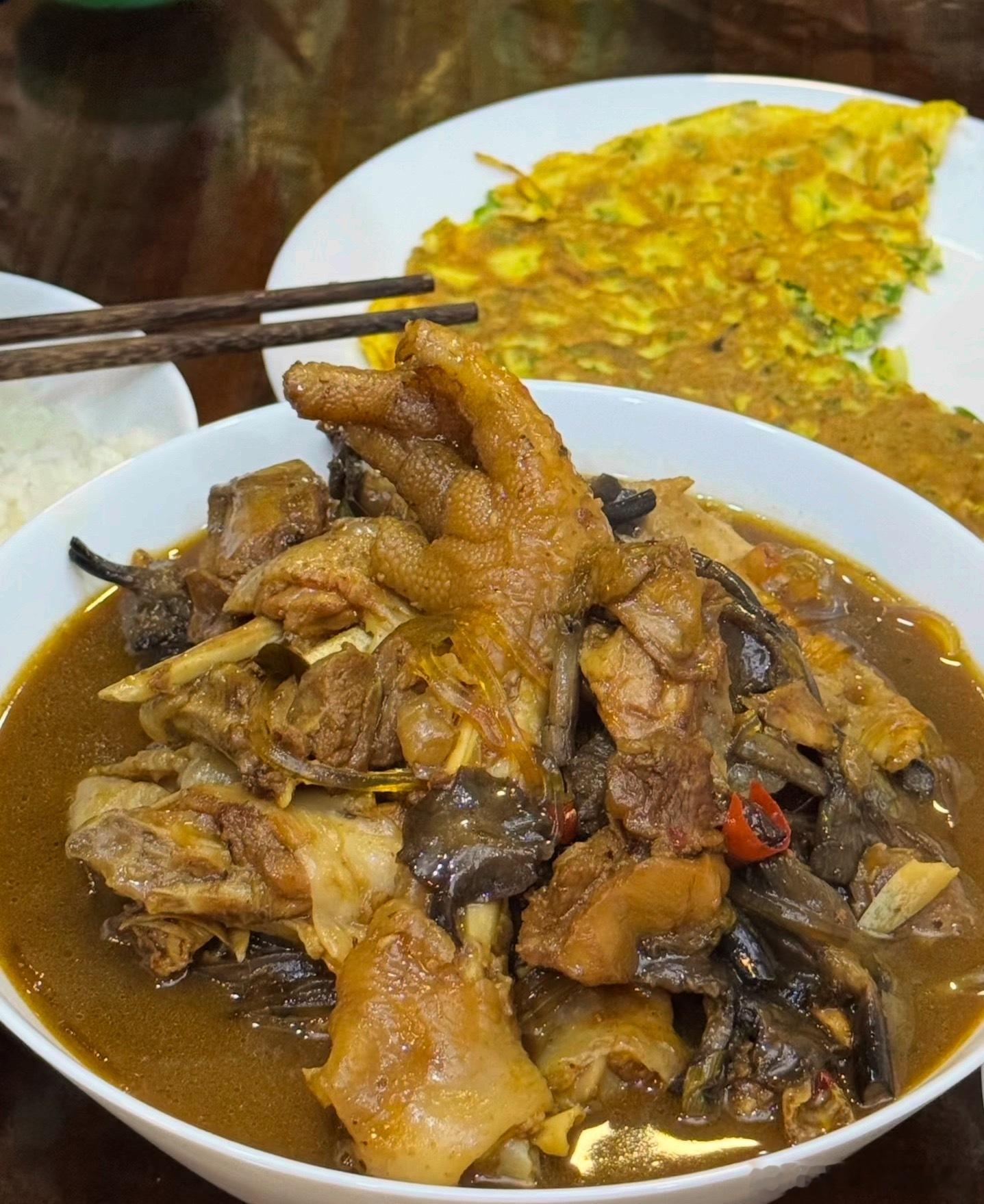 晚上就吃小鸡炖蘑菇