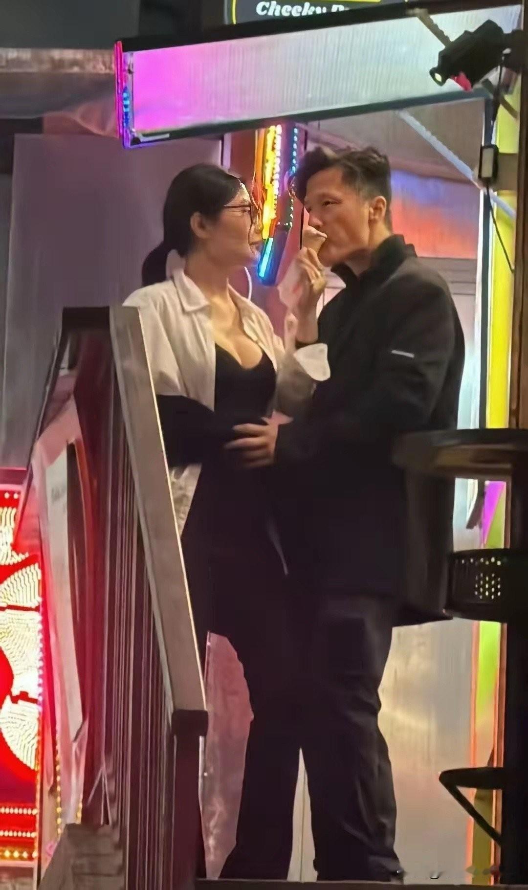 孕相第一感觉就是怀孕了，孕相好明显。​​​冬姐这是幸福肥呀，羡慕！期待你的怀孕