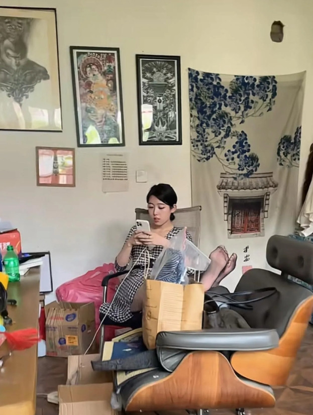 娶回来一个祖宗，整天玩手机