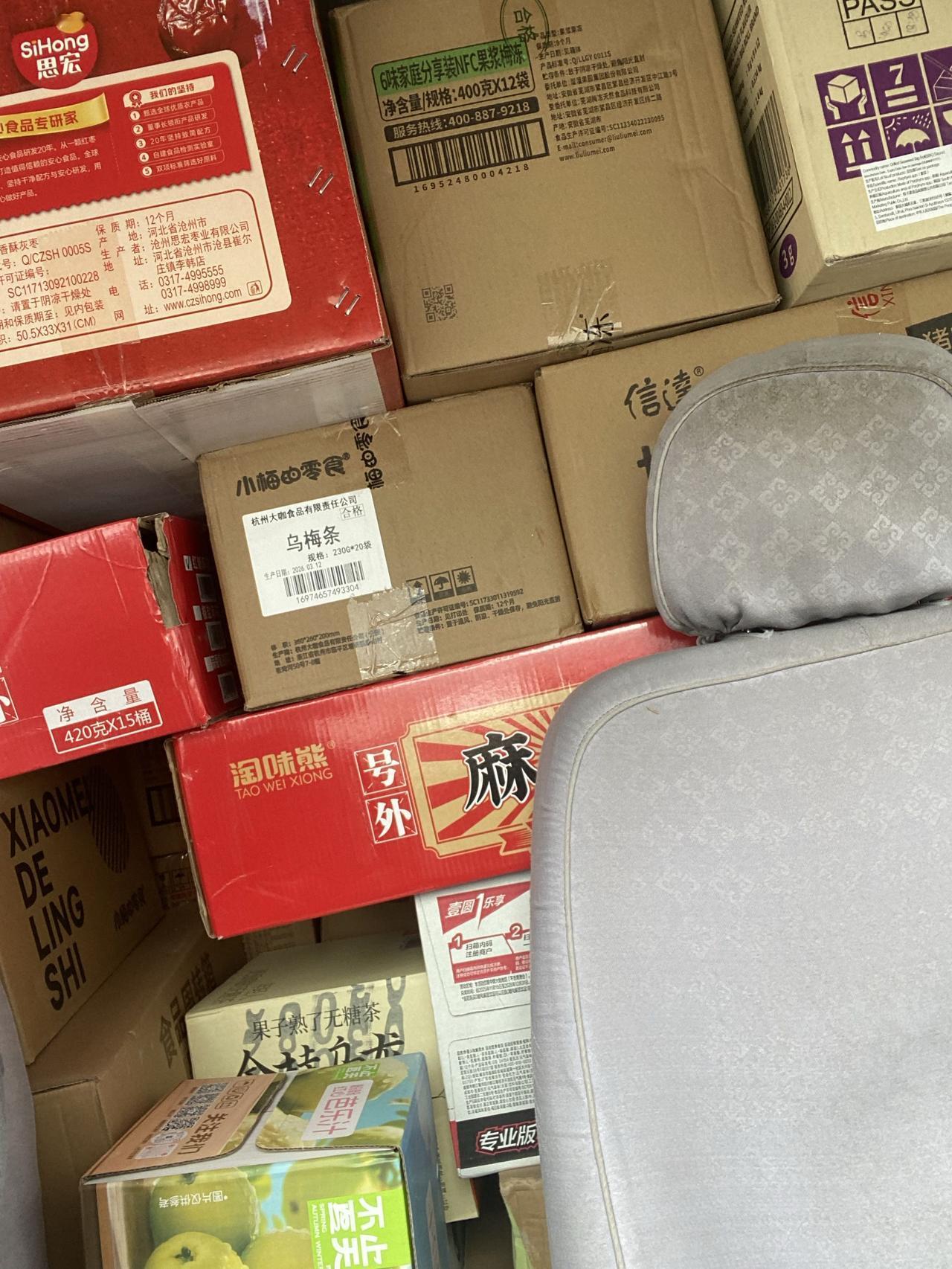 今天兼职，太意外了，老板给了350，说好的300块钱，后来因为有人生病来不了，工