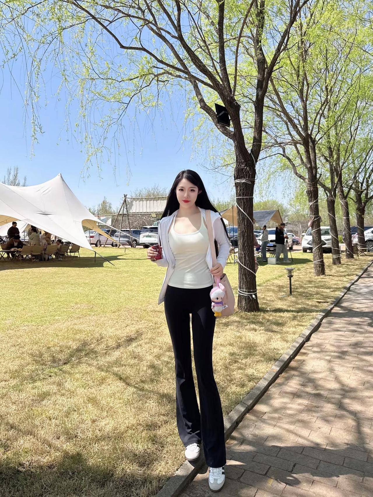 春暖花开温柔风穿搭创作者中心创作灵感治愈系户外ootd春游氛围感露营美食