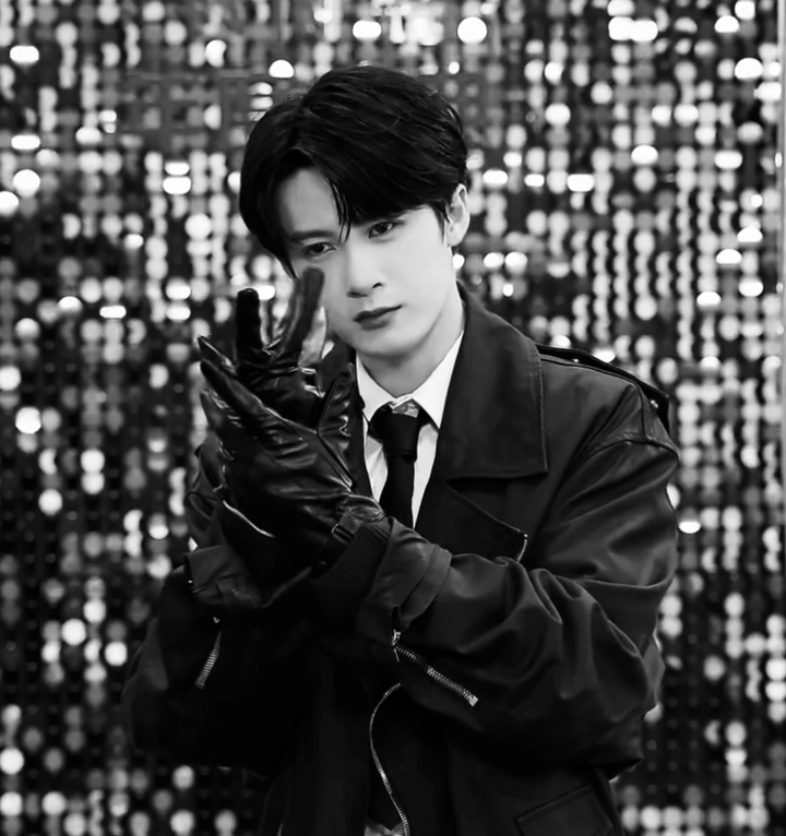 檀健次直播硬是把人迷得一愣一愣的