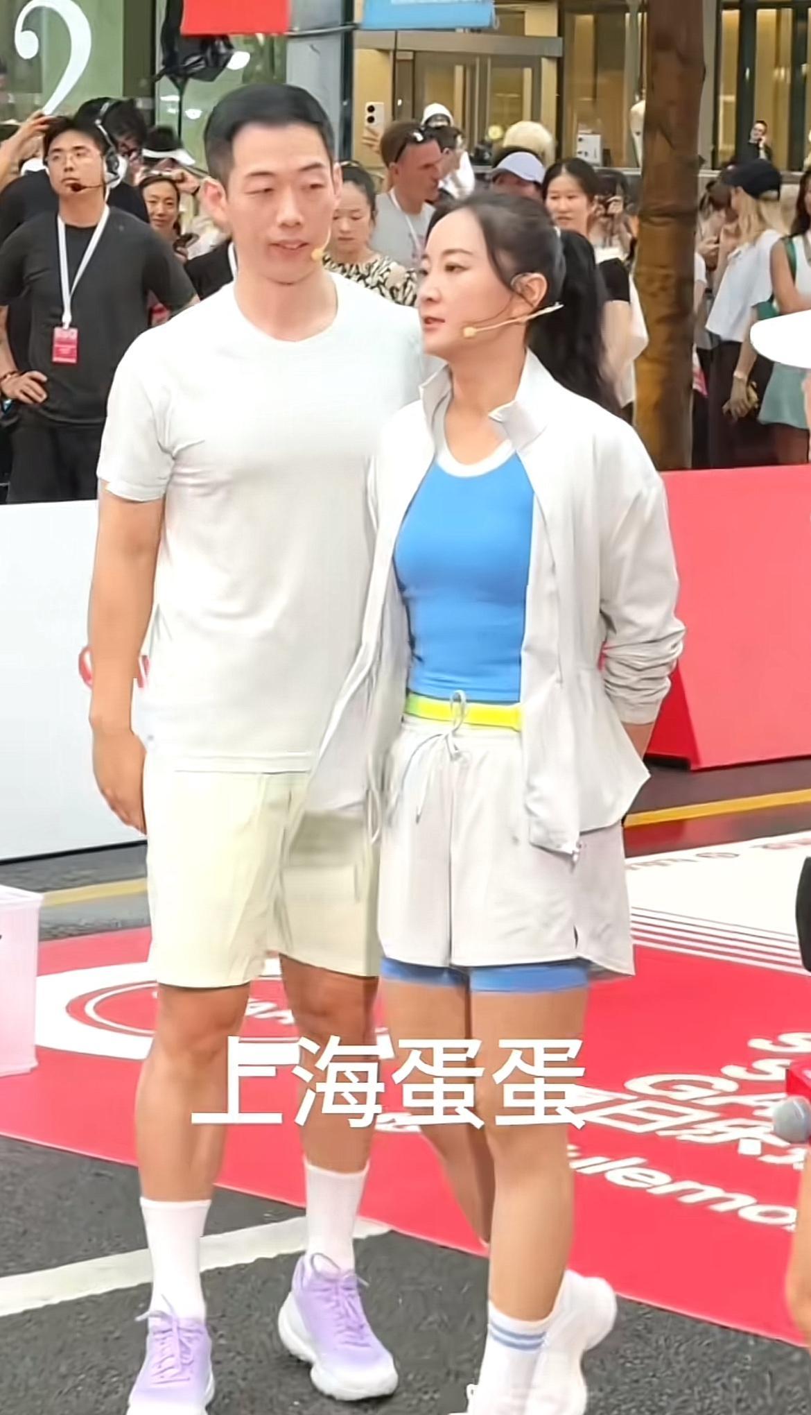 贾玲瘦了，没人说她丑，但有人说她“不搞笑”了。可她没哭，没回怼，没复胖。直接
