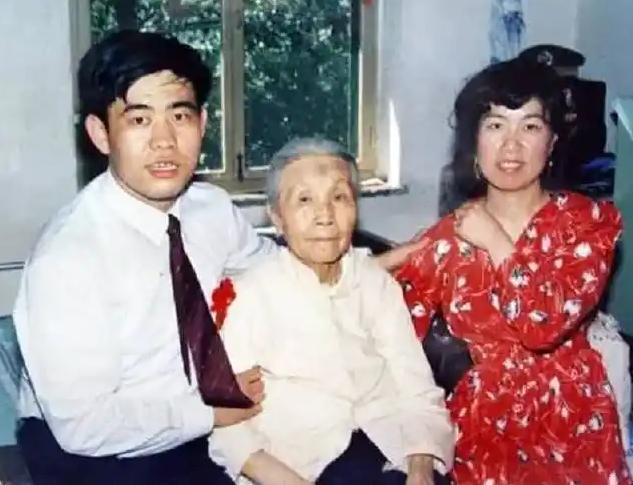 1992年，88岁老奶奶叮嘱孙子说道：我死后，一定要好好保存遗体，将来会出现奇迹