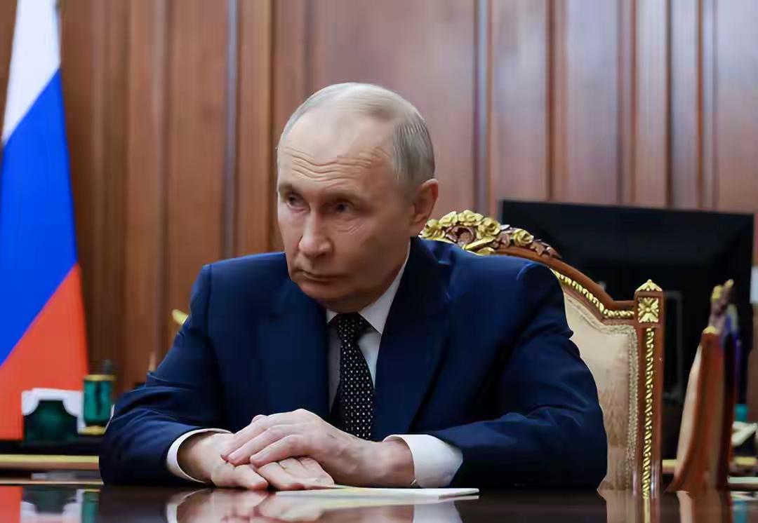 炸锅！普京春风得意时刻，克宫连收3个坏消息！每一个都戳中致命软肋2026年