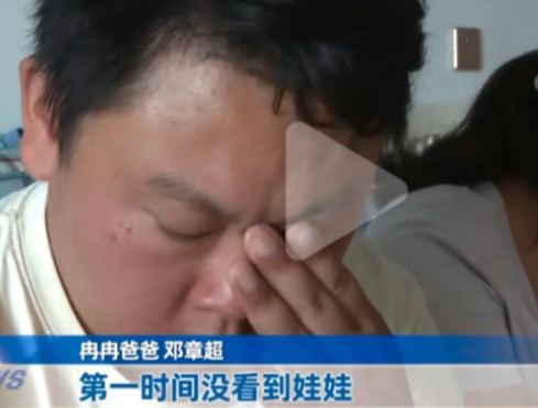 痛心！重庆4岁半男孩冉冉与1岁妹妹在客厅玩耍时跑进主卧，房门意外反锁。父母尝试开