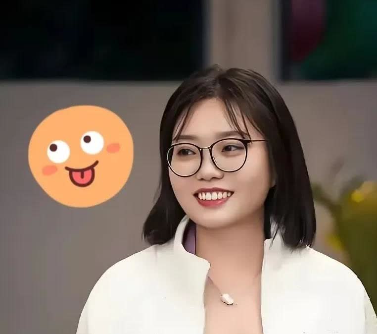 一觉睡醒，北大才女李雪琴有男朋友了！不是全民偶像林更新，也不是歌