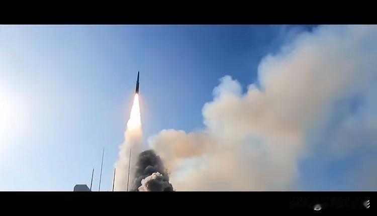 南海风云：以后习惯就好了最近南海出了件大事。中国的055大驱，当着美国、