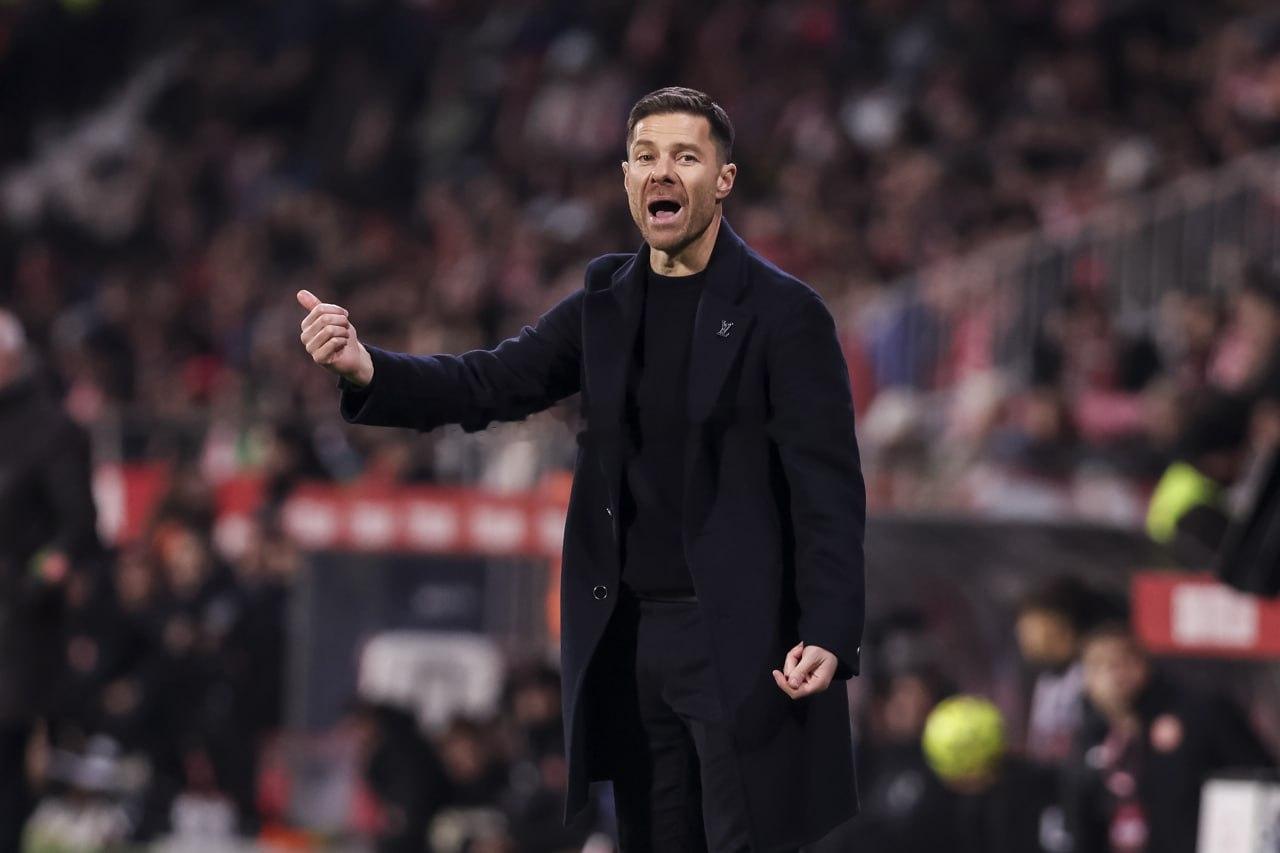 【记者：阿隆索与多名皇马球员沟通，表示自己愿意调整战术风格】据记