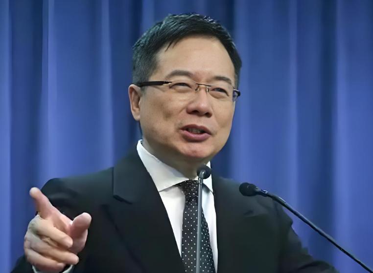 台湾评论员蔡正元博士说，台湾未来统一就要做到三化，一是去军事化，二是去台独化，三