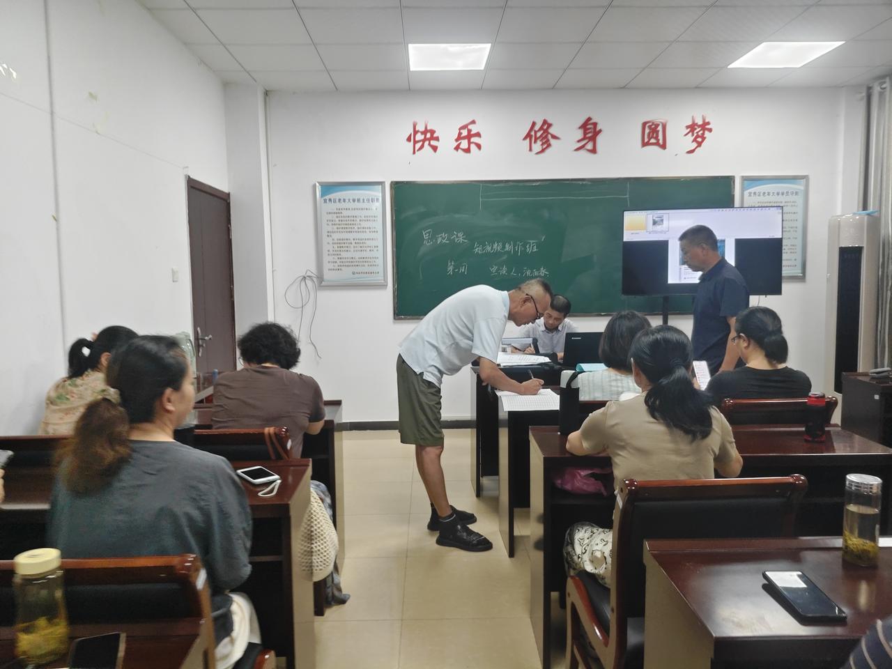 参加，发现好多有趣的话题。最近看到不少刚退休领养老金的朋友吐槽，到手的钱比想象中