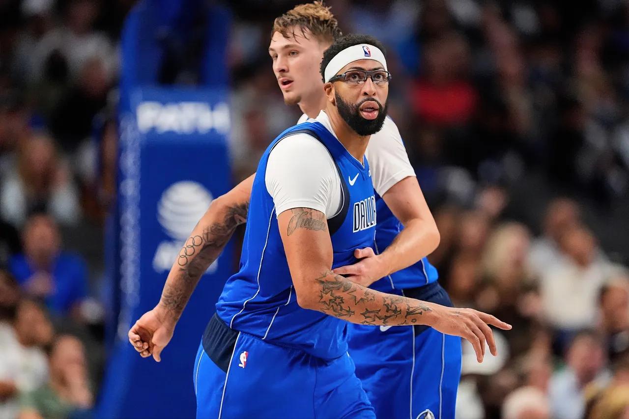 赛季初基德没找到弗拉格的正确使用方法，浓眉频繁受伤。独行侠球迷：我们要东契奇