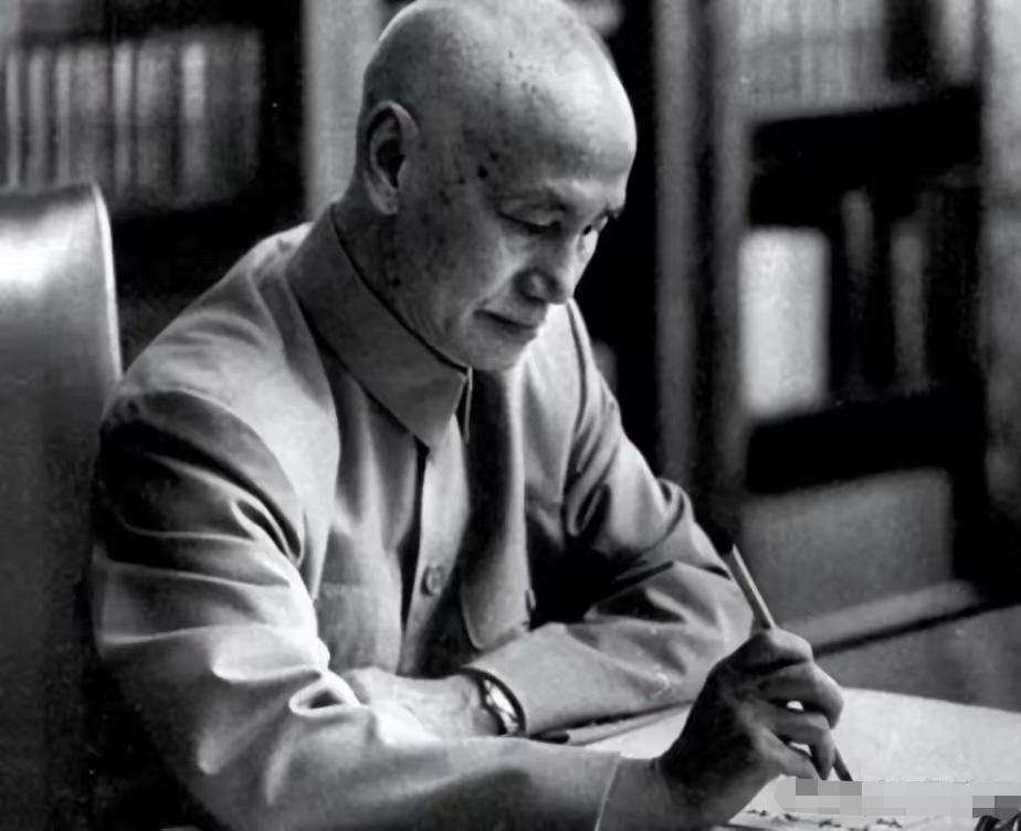 1938年，台儿庄战报送抵武汉，蒋介石问李宗仁：你怎么断定日军会从滕县方向下来？
