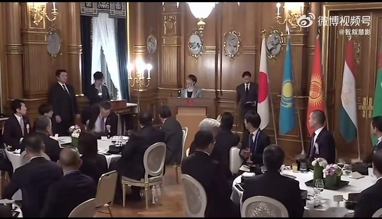 高市“丝绸之路外交”：旧瓶新酒难破困局…日本-中亚五国峰会晚宴上，高市大谈“丝绸