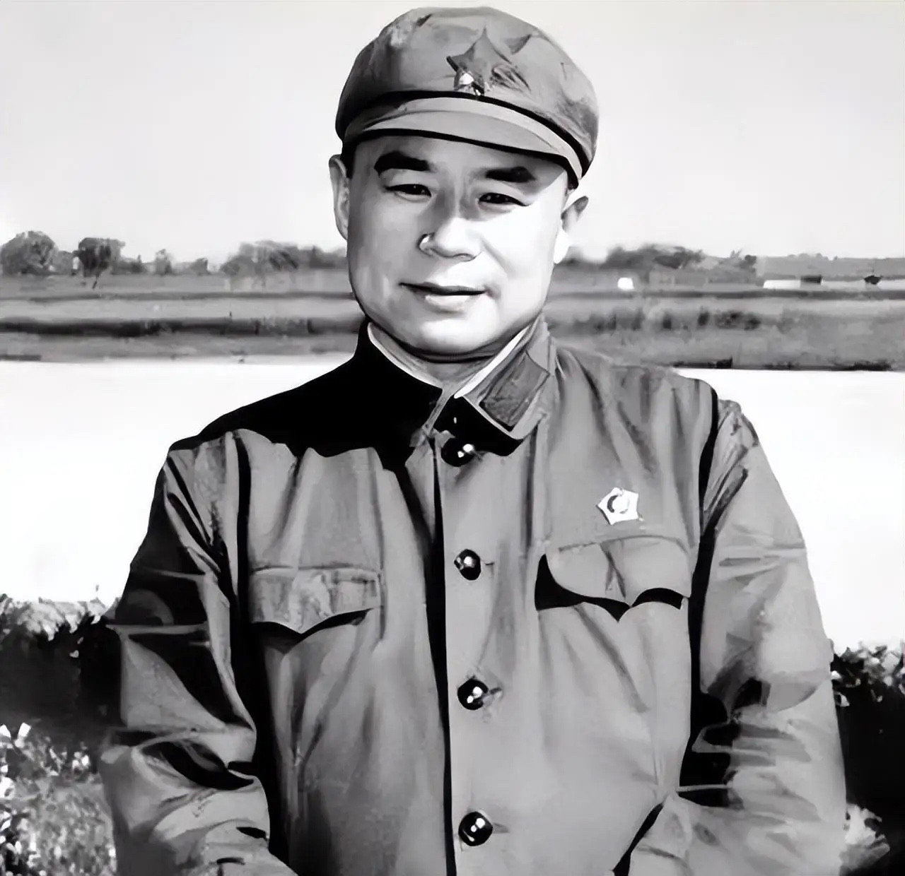 1970年，王震送给周总理一个苹果，说这是王近山拿来的，他想求您办点事儿，周总理