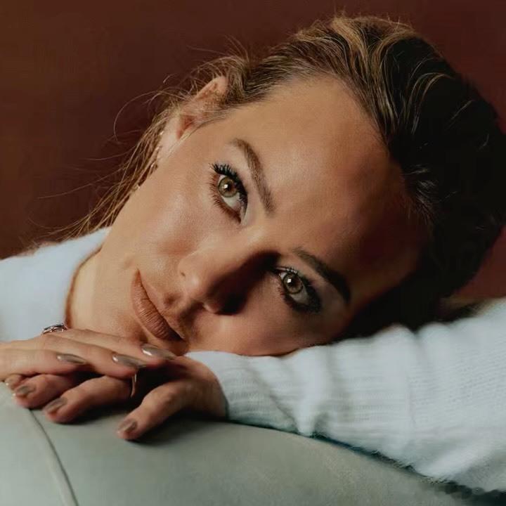 hilaryduff希拉里达芙的EP《（Mine）》七支重录热单已上线，同时释
