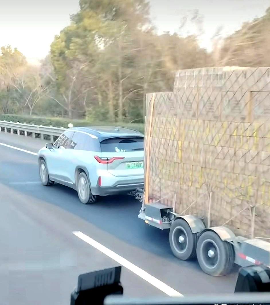 好家伙，蔚来这个无限换电权益，算是被一些人才给彻底玩明白了！咱都知道买蔚来有免