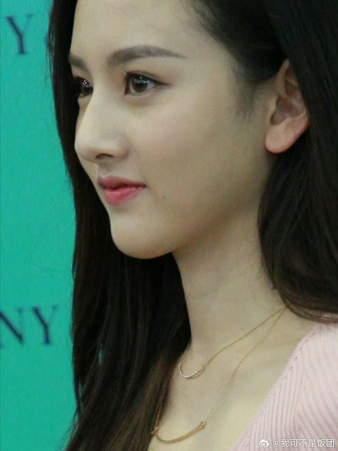 宋祖儿早期生图，好柔美有种以前的港星的感觉，港风美人！​​​